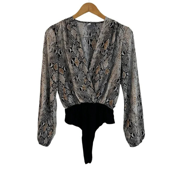Windsor Snakeskin Bodysuit Size Large Draped V Neck Long Sleeves Neutral Colors - Picture 1 of 6
